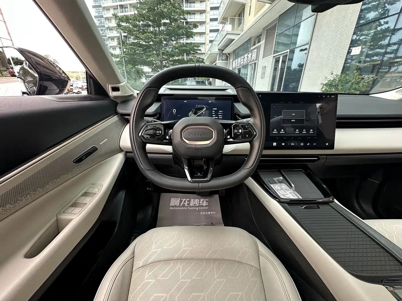 Lynk & Co 08 EM-P 2023 220km 4WD Performance Halo фото 23