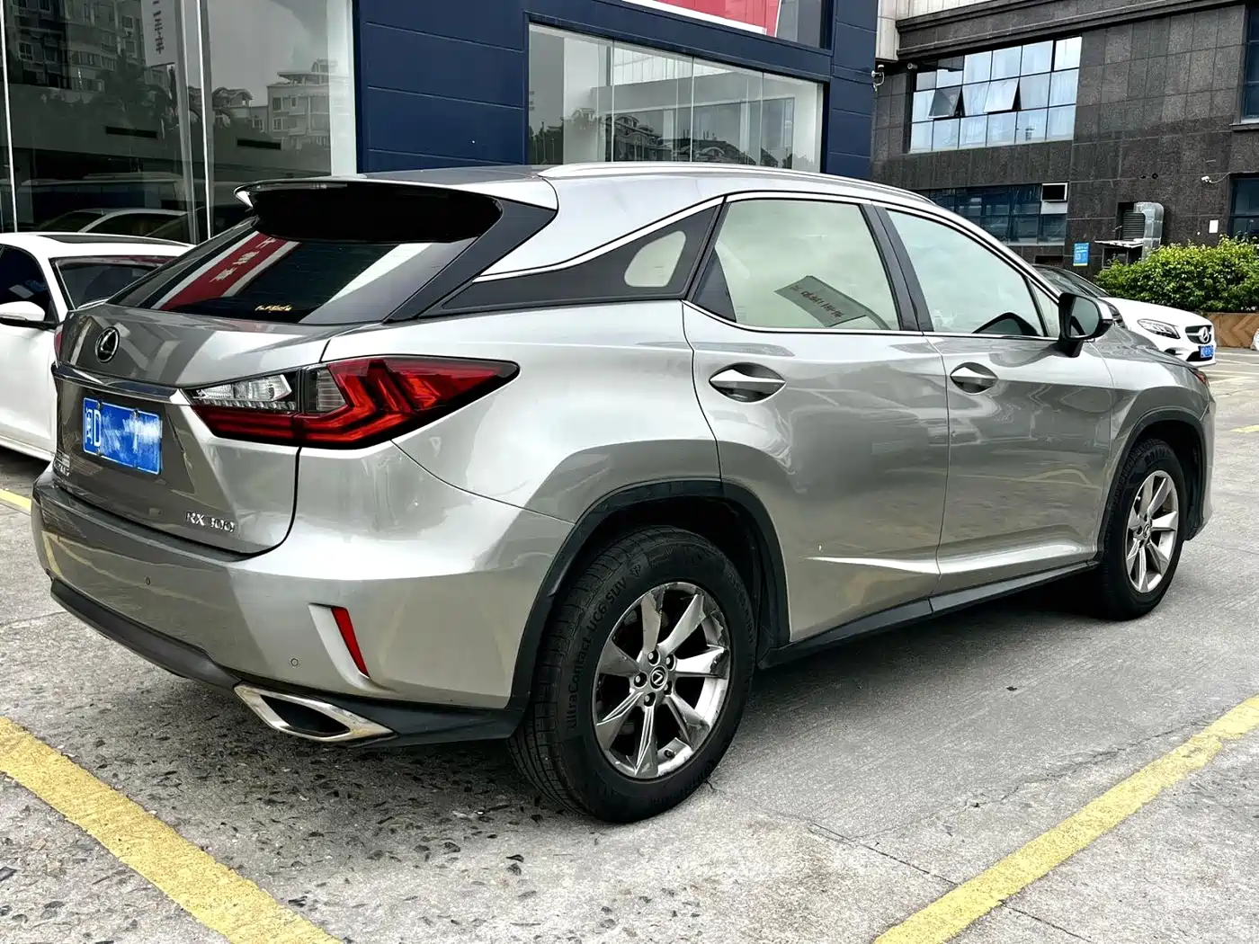 Photo 5 - Lexus RX