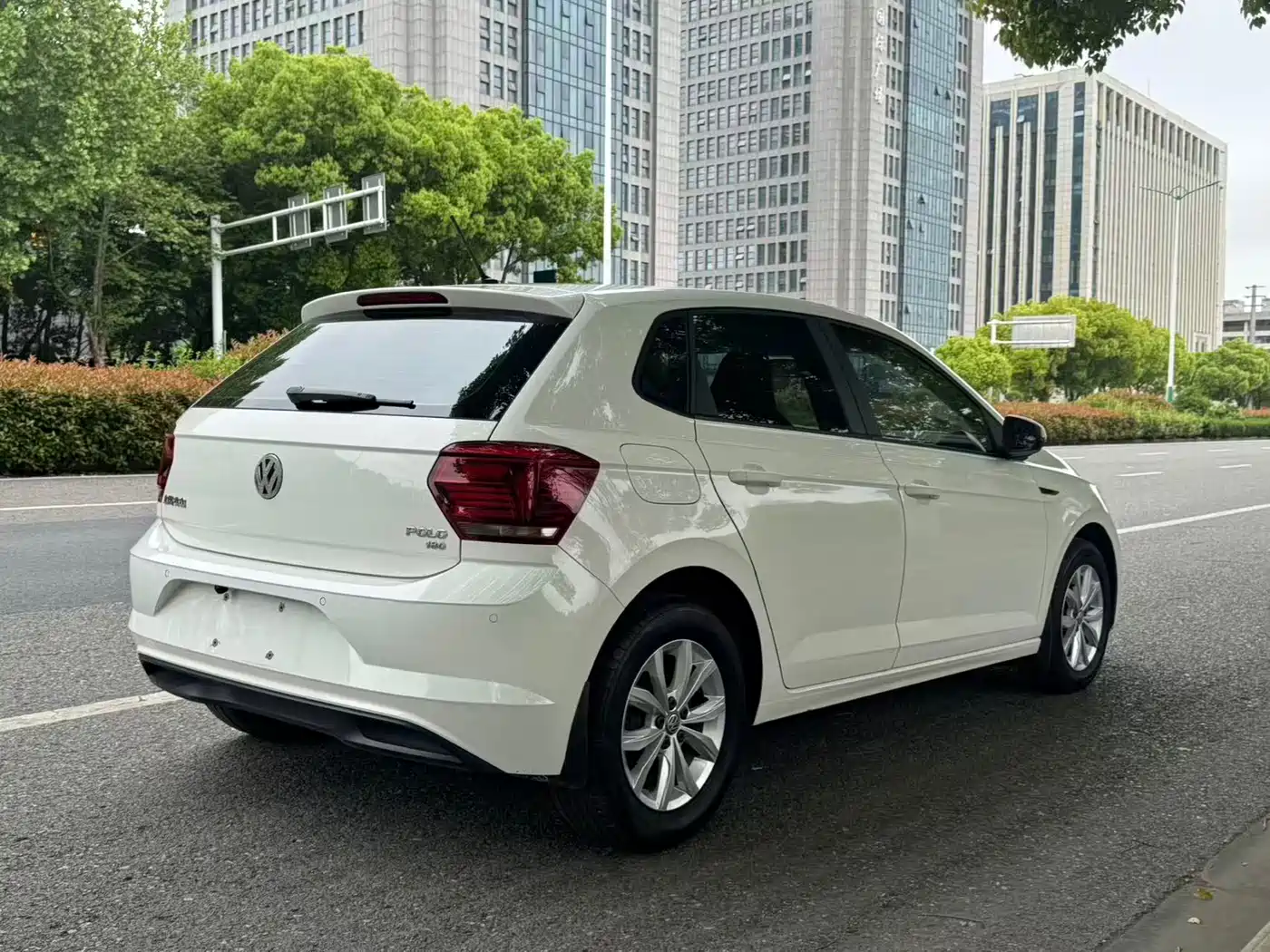 Volkswagen Polo 2019 Plus 1.5L Automatic Colorful Tech Edition фото 6