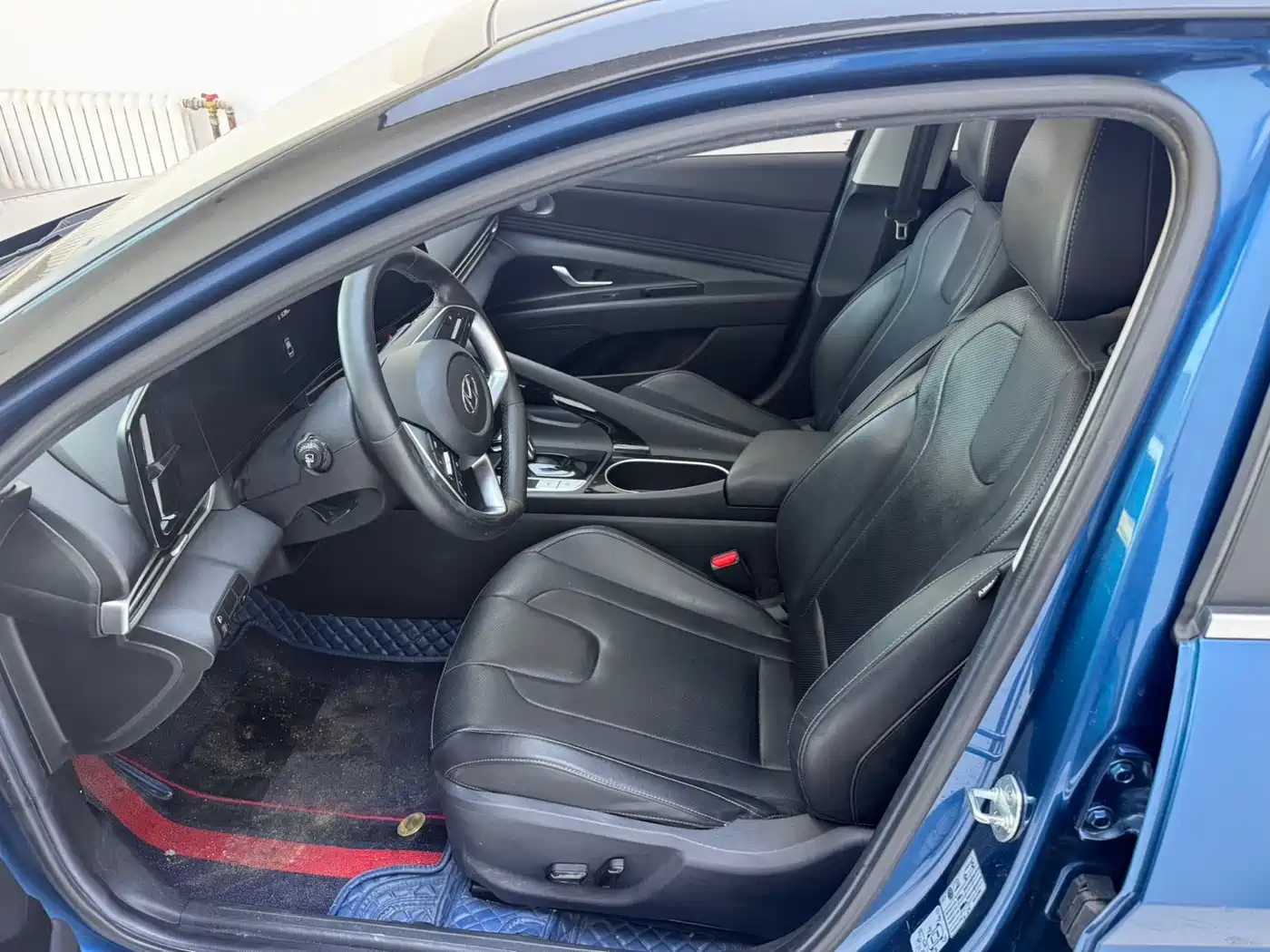 Hyundai Elantra 2021 1.5L CVT LUX Premium Edition фото 10