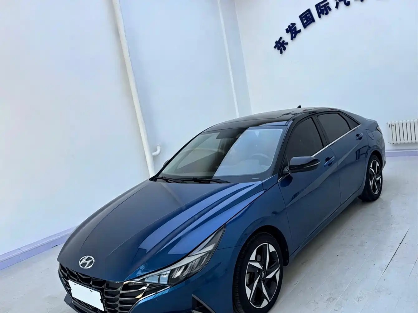 Hyundai Elantra 2021 1.5L CVT LUX Premium Edition
