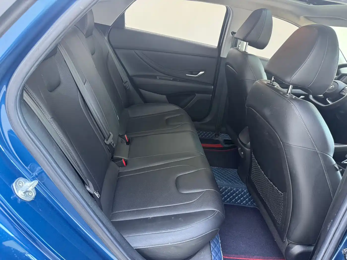 Hyundai Elantra 2021 1.5L CVT LUX Premium Edition фото 18