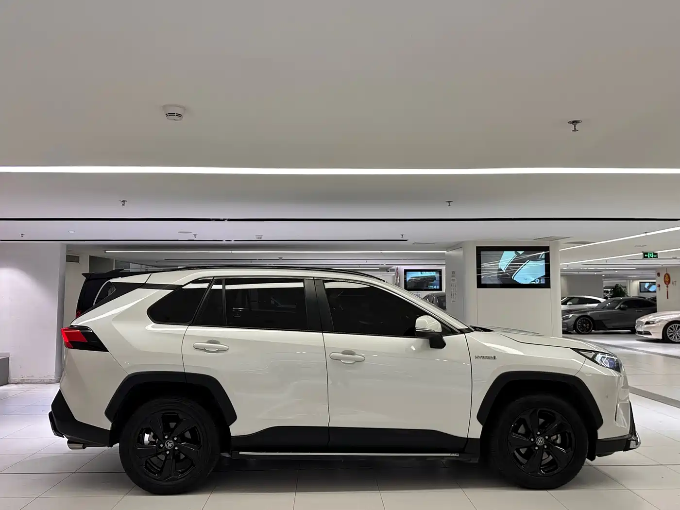 Toyota RAV4 Rongfang 2021 Hybrid 2.5L E-CVT AWD Elite PLUS Edition фото 7