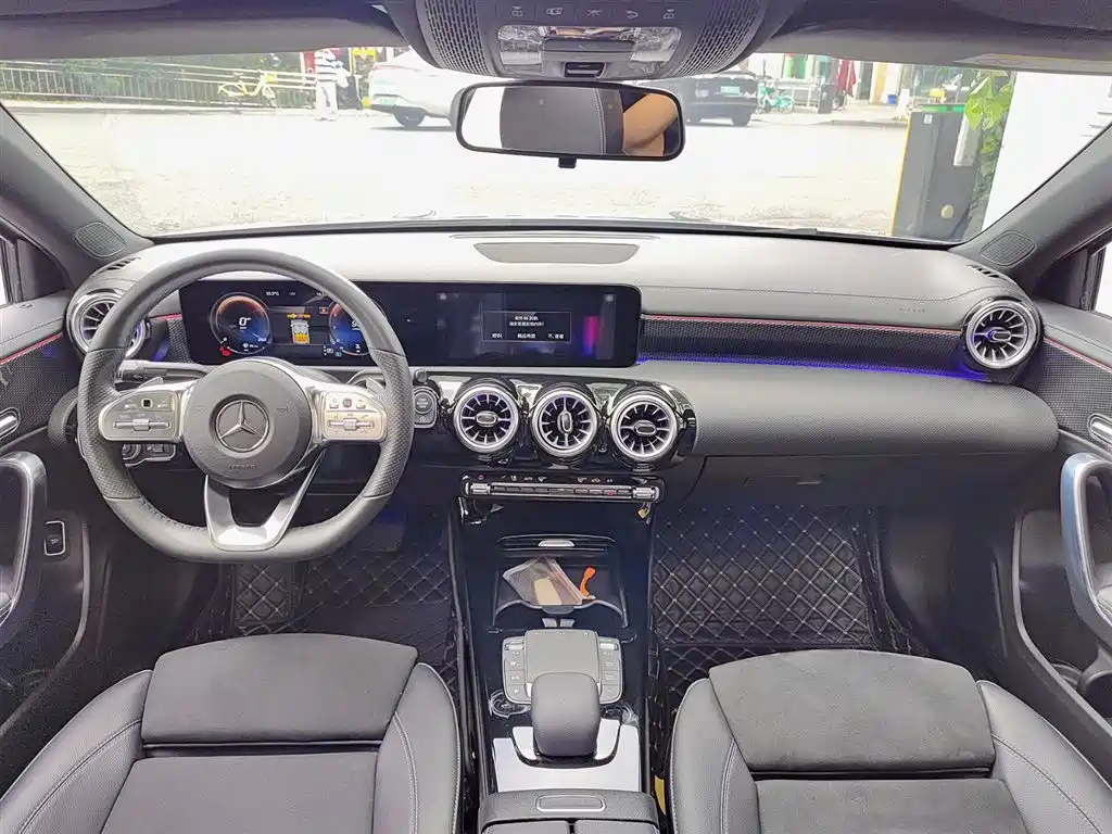 Mercedes-Benz A-Class 2021 A 200 L Sport Sedan Fashion Edition фото 10