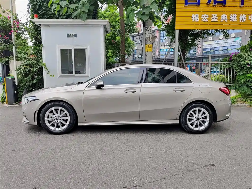 Mercedes-Benz A-Class 2021 A 200 L Sport Sedan Fashion Edition фото 3