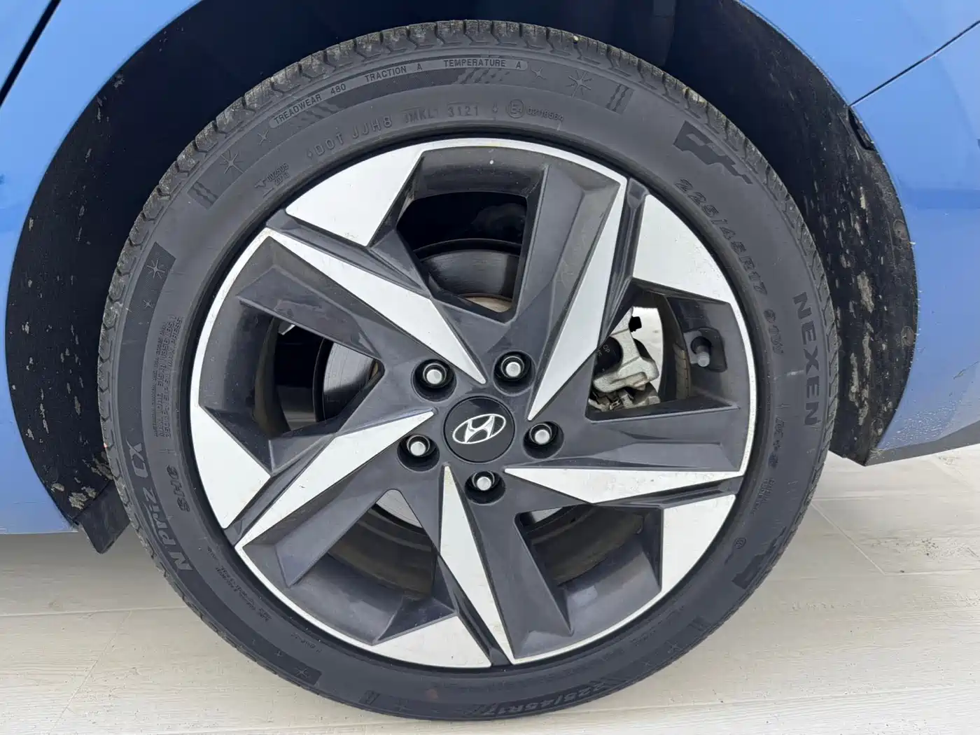 Hyundai Elantra 2021 1.5L CVT LUX Premium Edition фото 20