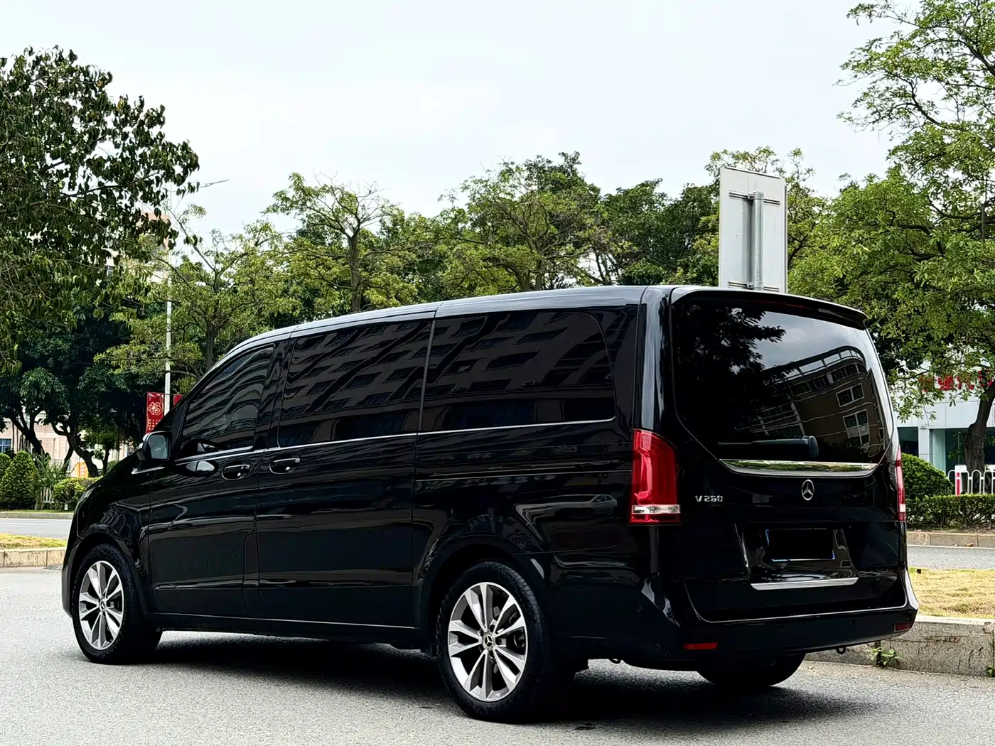 Mercedes-Benz V-Class 2022 V 260 Pilot Edition фото 3
