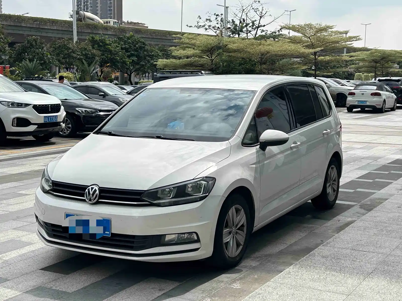 صورة 1 - Volkswagen Touran