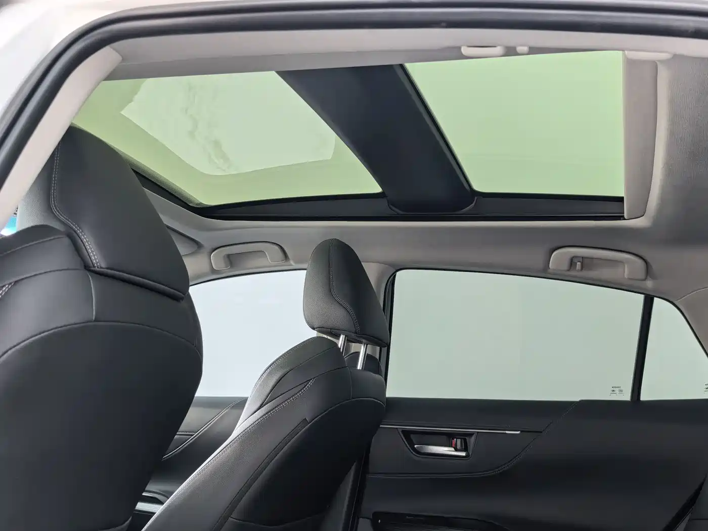 Toyota Venza 2022 Dual Engine 2.5L CVT 4WD Supreme фото 9