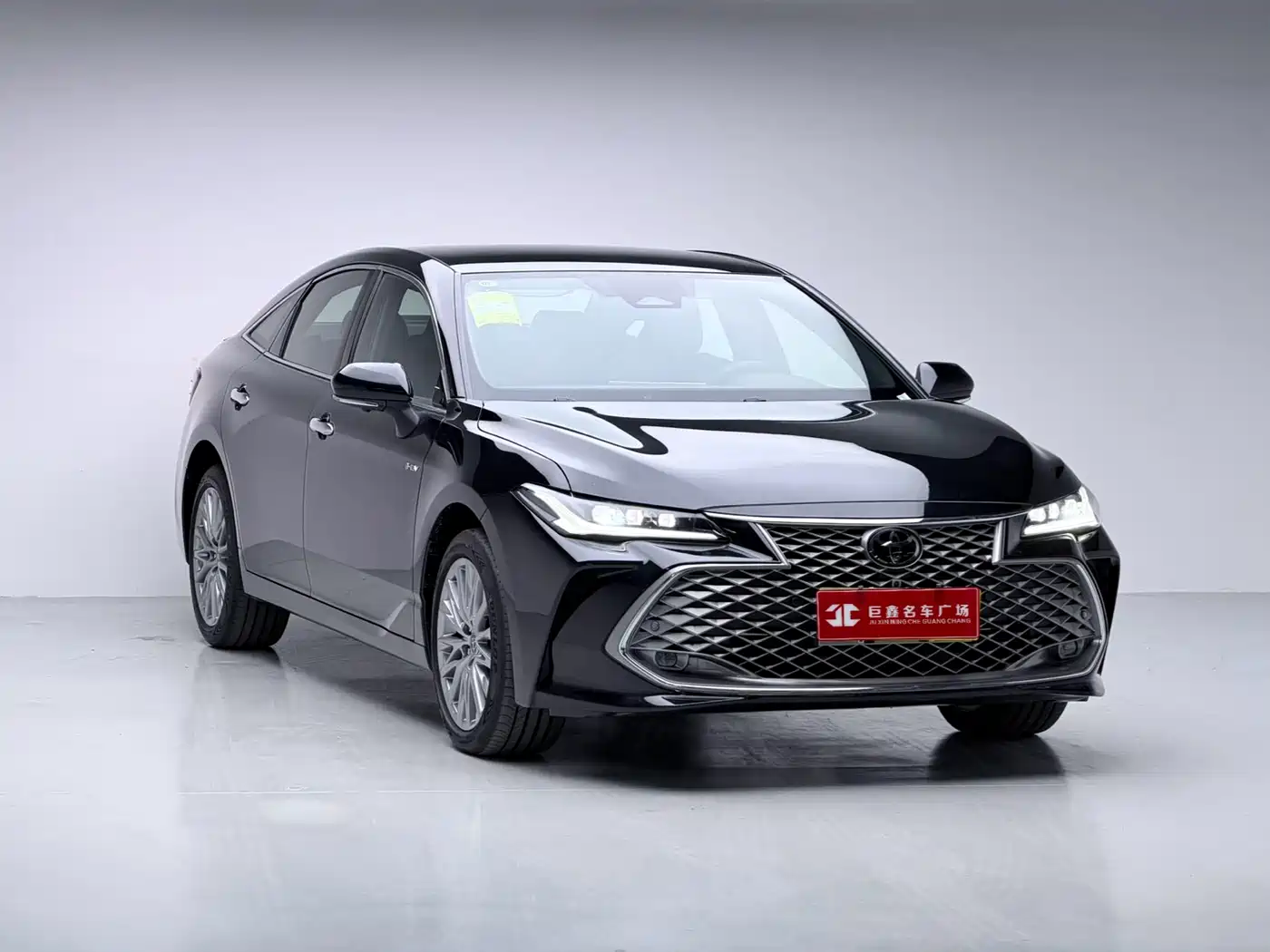 Toyota Avalon 2024 Model Hybrid 2.5L XLE Prestige Edition фото 3