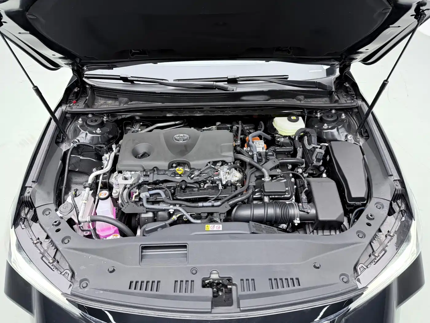 Toyota Avalon 2024 Model Hybrid 2.5L XLE Prestige Edition фото 9
