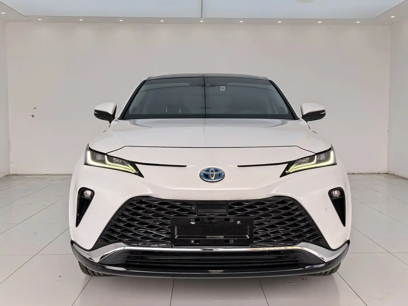 Toyota Venza 2022 Dual Engine 2.5L CVT 4WD Supreme фото 2