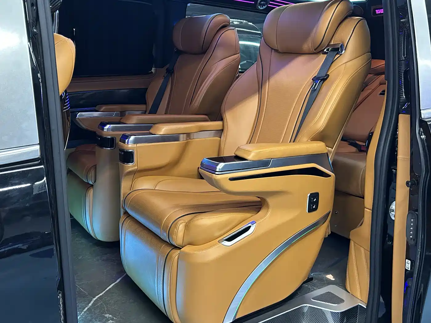 Mercedes-Benz Vito 2023 2.0T Business 7-Seater фото 28