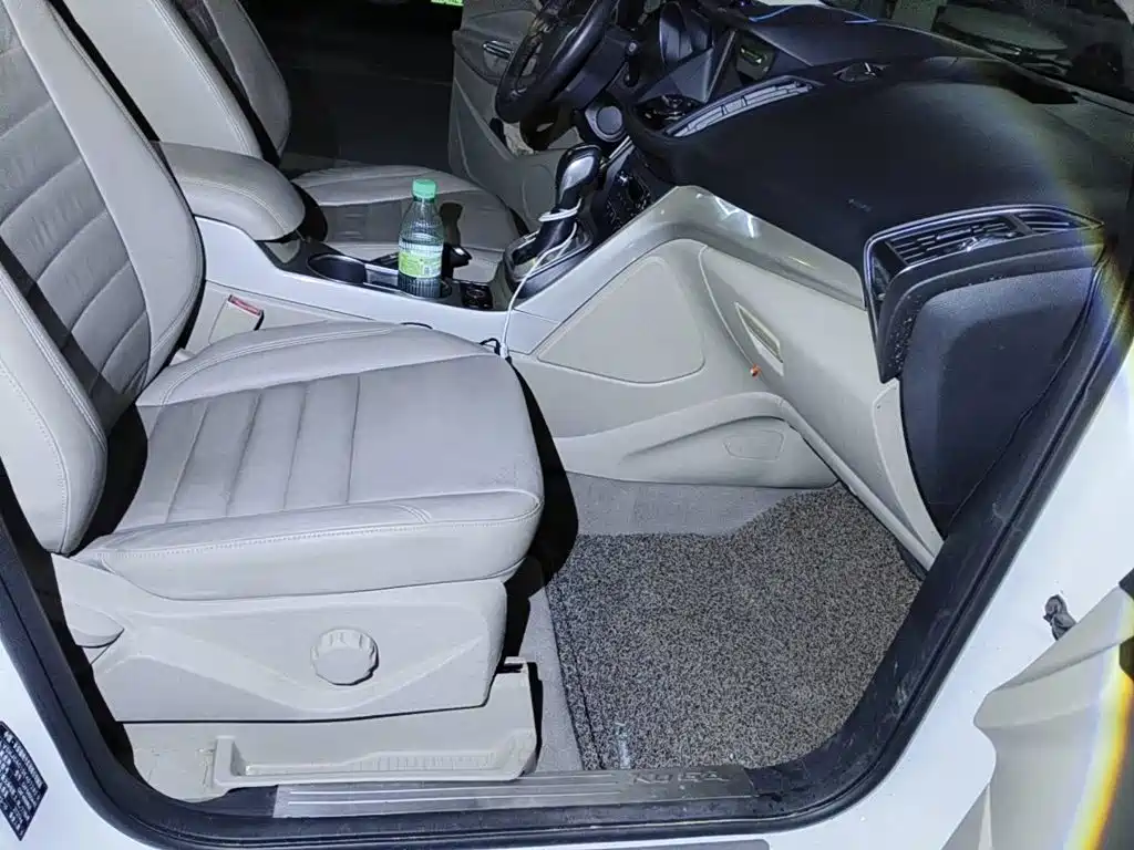 صورة 13 - Ford Kuga