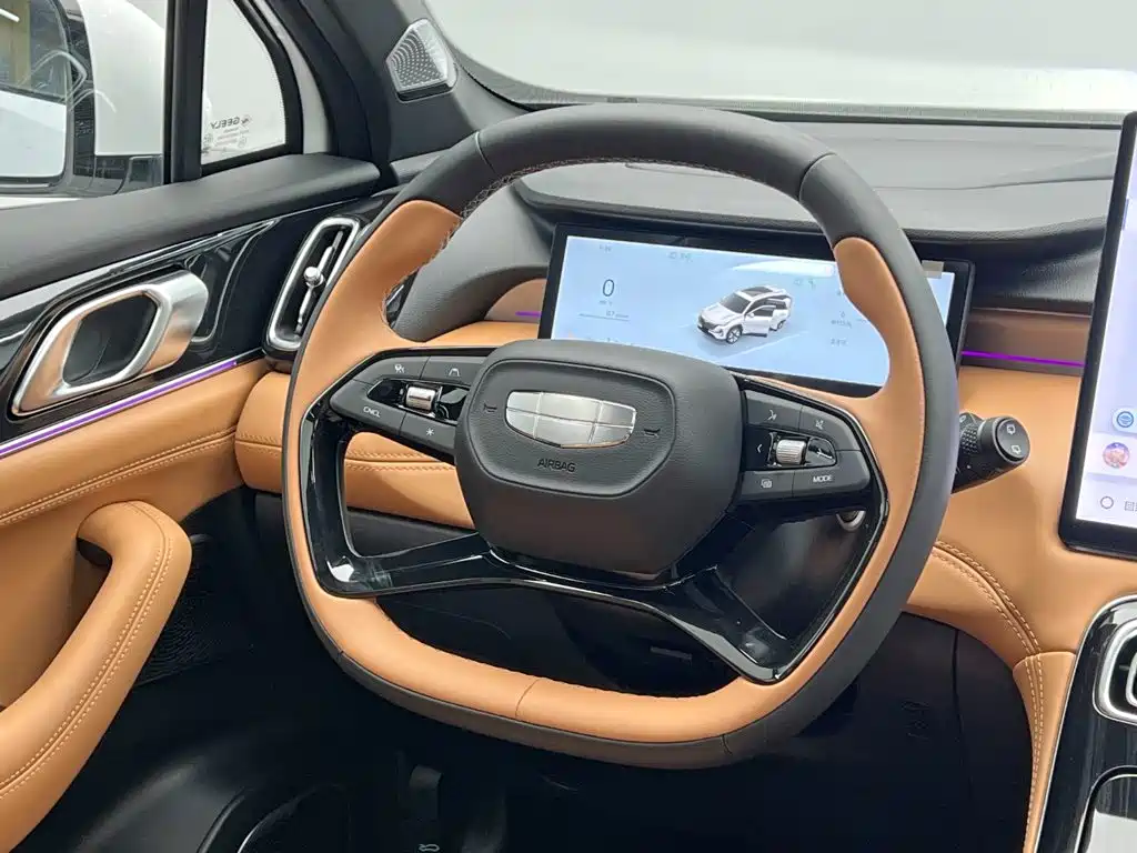 Фото 22 - Geely Boyue L