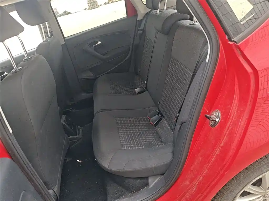 Volkswagen Polo 2014 1.6L Automatic Comfort Edition фото 15
