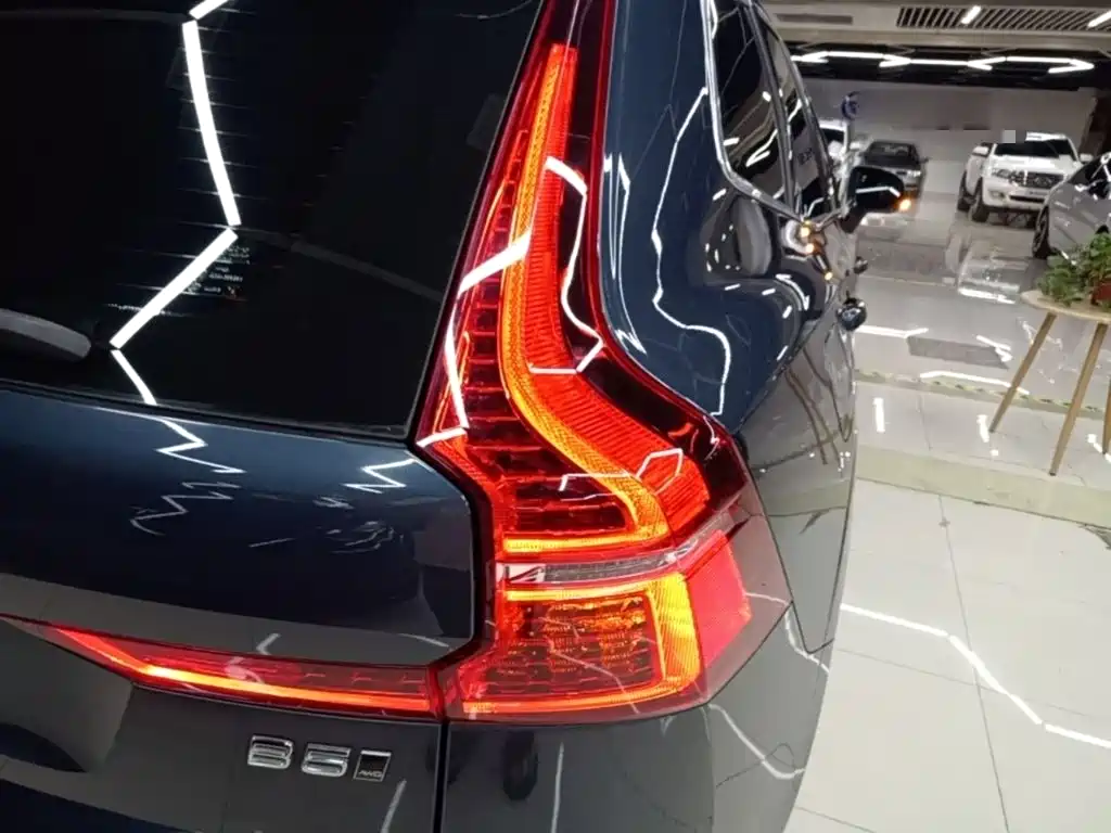 Фото 8 - Volvo XC60