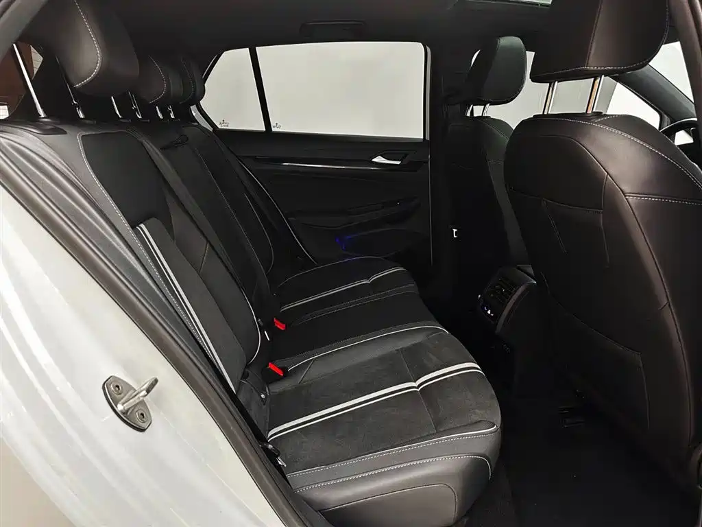 Volkswagen Golf 2021 280TSI DSG R-Line фото 23