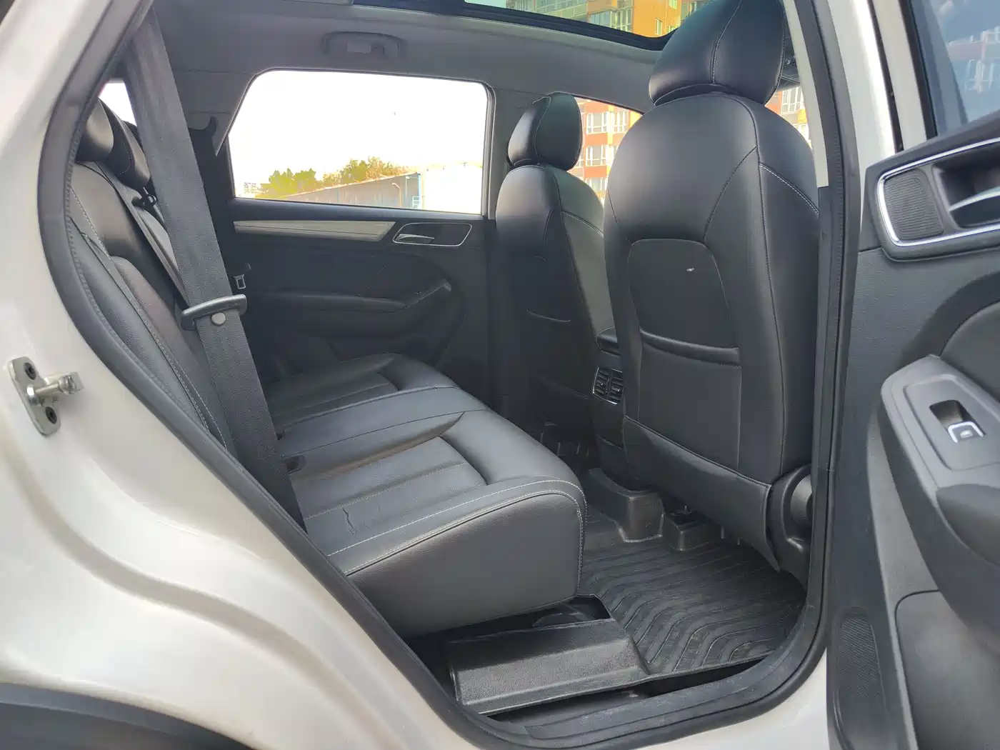 ROEWE RX5 NEW ENERGY