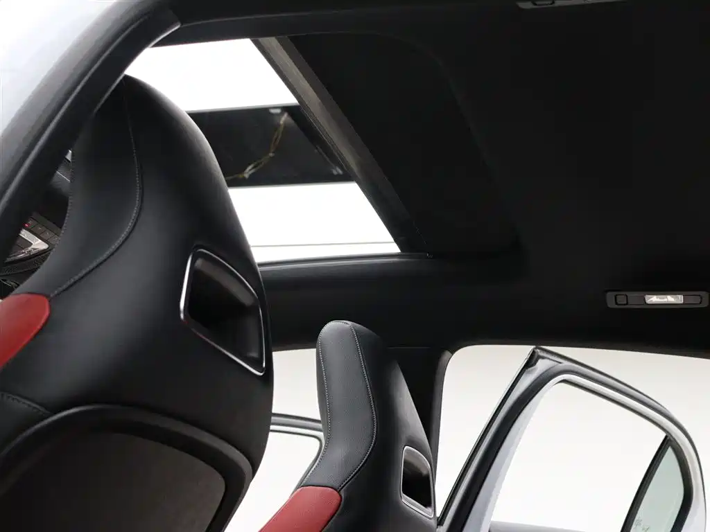 Mercedes-Benz A-Class AMG (Import) 2020 AMG A 35 4MATIC фото 7