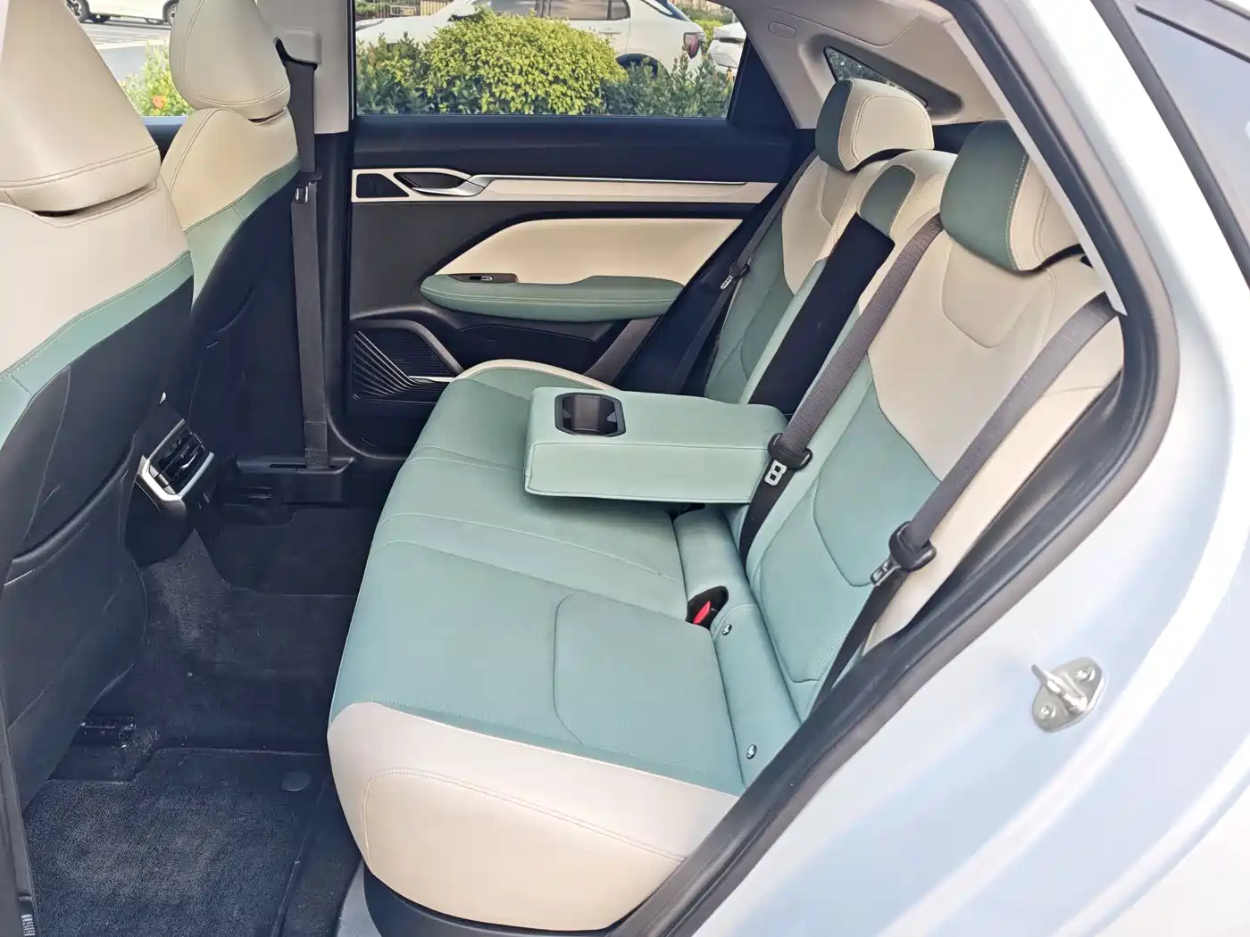 Geely Emgrand L HiP 2023 2022 1.5TD-DHT Pro 100KM Travel Edition