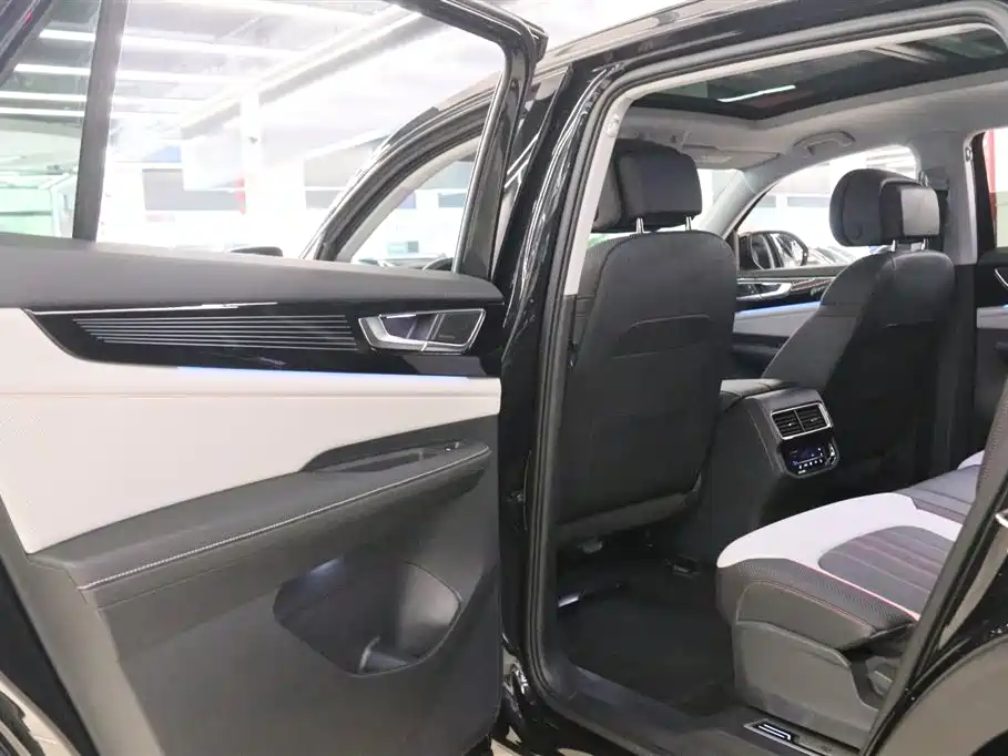 Volkswagen Teramont 2024 Touareg X 380TSI 4WD Dragon Auspicious Edition фото 19