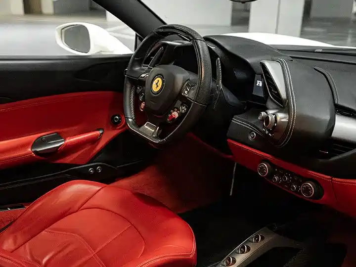 Фото 10 - Ferrari 488
