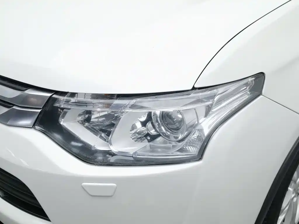 Mitsubishi Outlander (Import) 2015 2014 2.4L 4WD Luxury Value Edition 5-seater