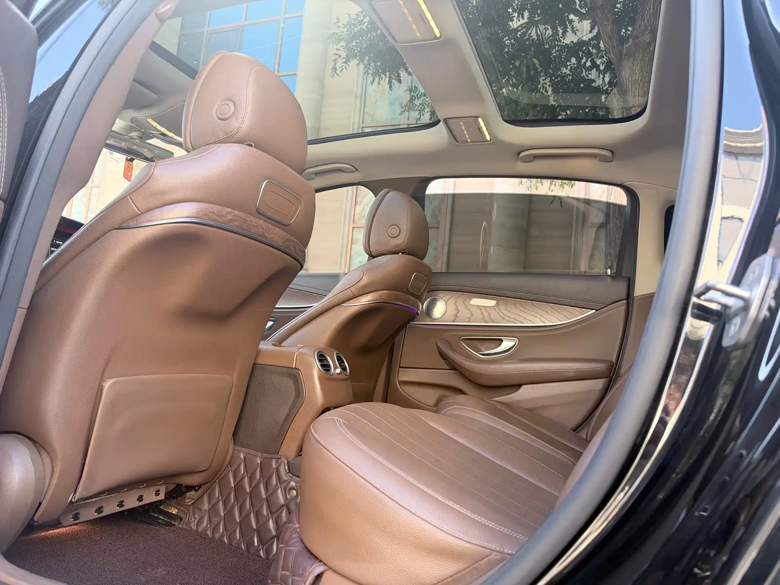 Фото 5 - Mercedes-Benz E-Class