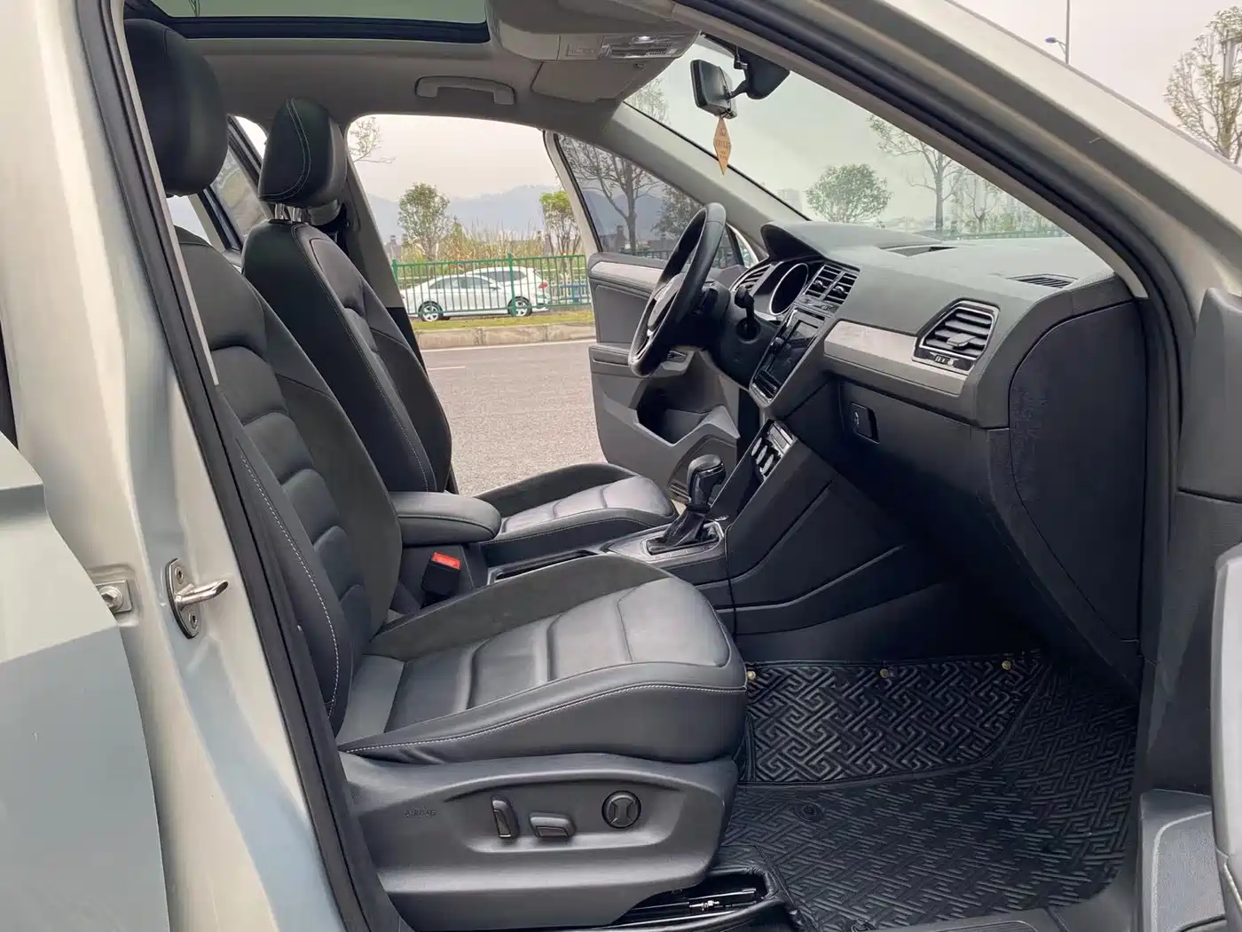 Volkswagen Tiguan L 2019 330TSI Automatic 2WD Panorama Comfort Edition China VI фото 9