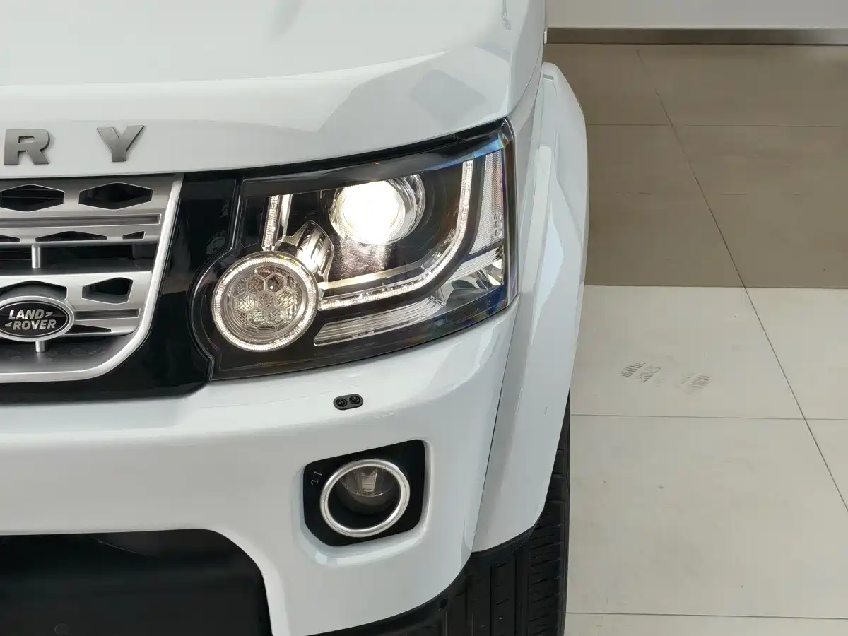 Land Rover Discovery 2016 3.0 SC V6 HSE фото 7