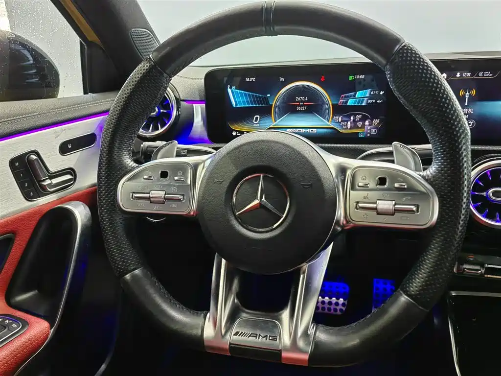 Mercedes-Benz A-Class AMG (Import) 2020 AMG A 35 4MATIC фото 7