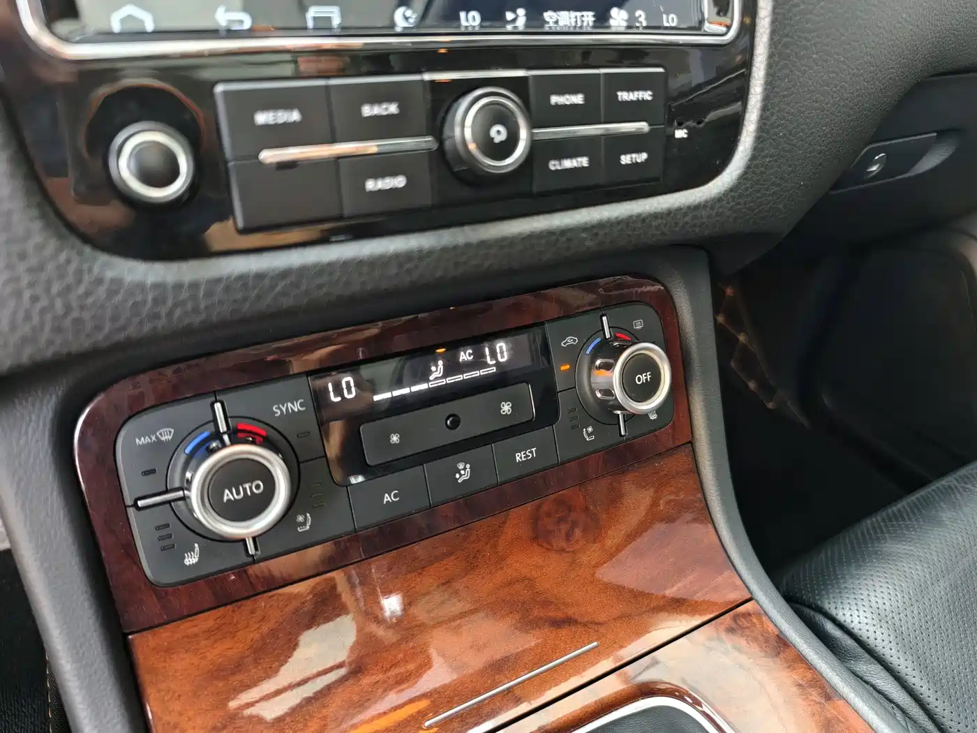 Volkswagen Touareg 2012 2011 3.0TSI Comfort