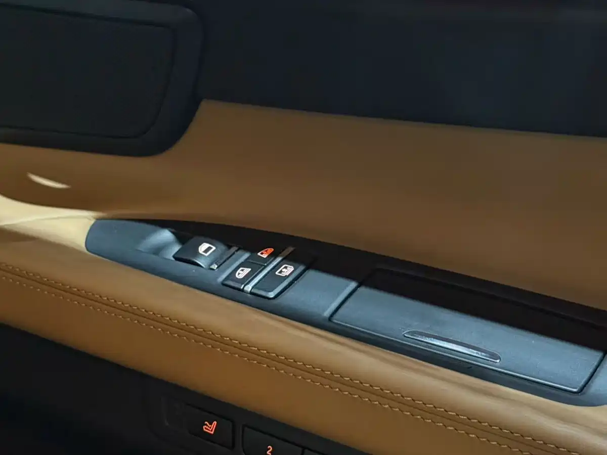 BMW 7 Series 2010 760Li фото 10