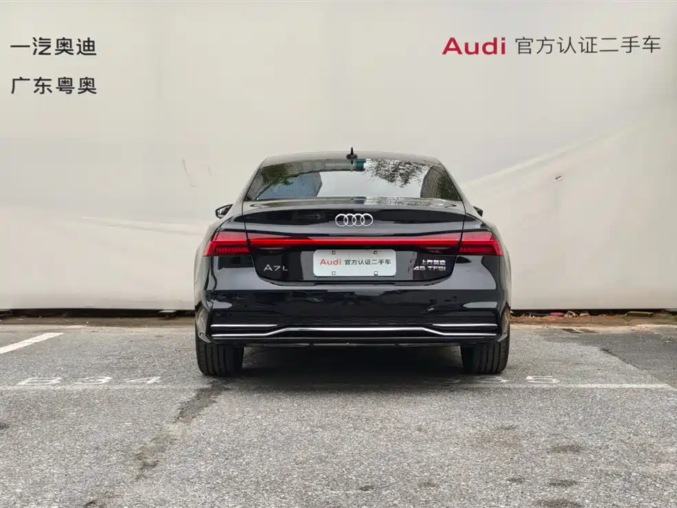 Audi A7L 2025 Model Year 45 TFSI Luxury фото 3