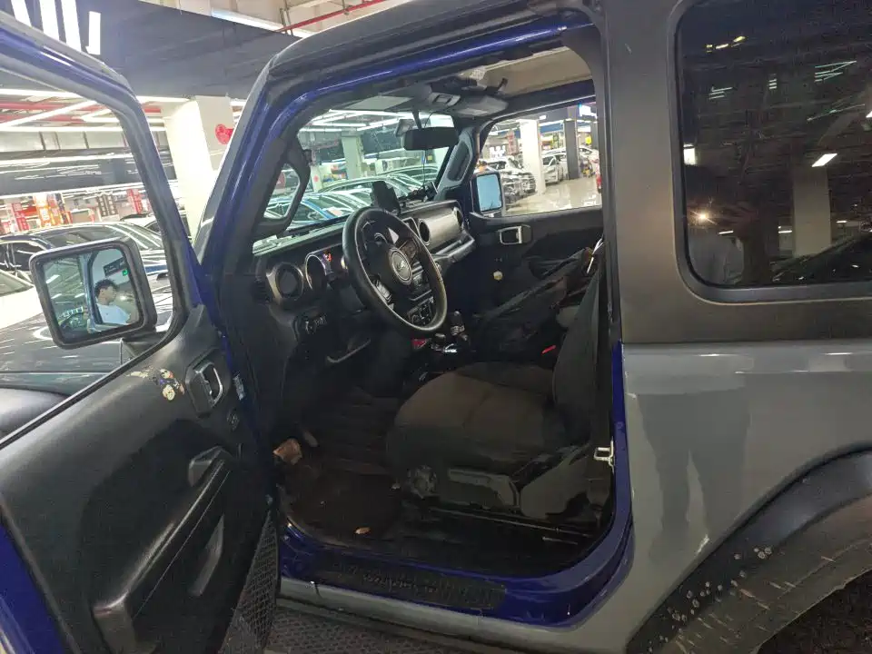 Фото 5 - Jeep Wrangler
