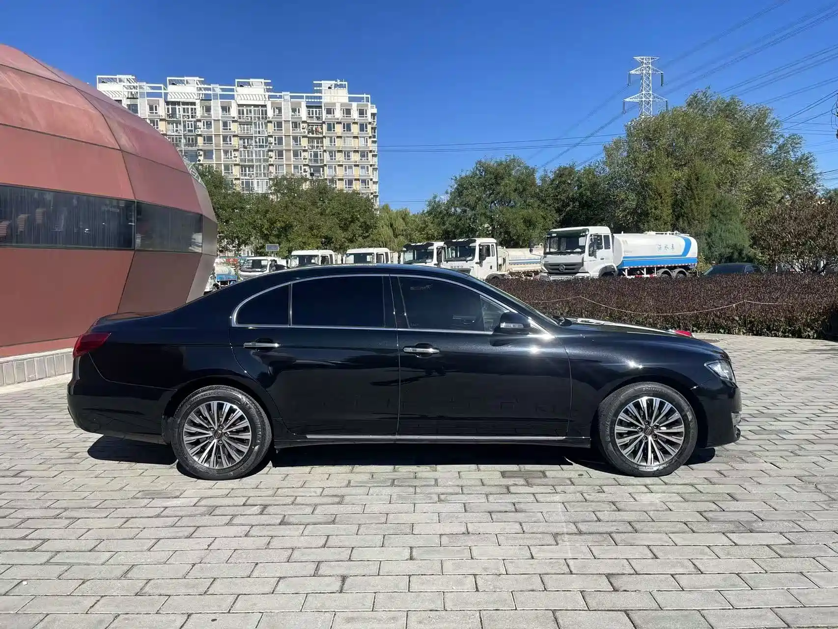 Photo 4 - Hongqi H7