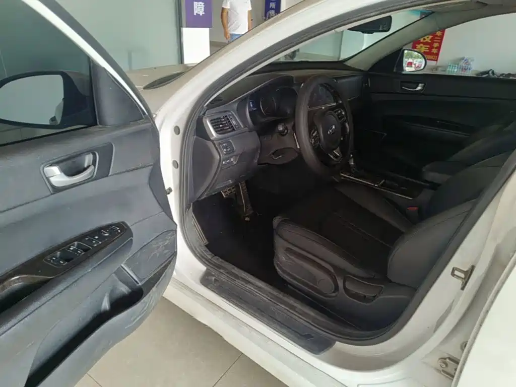 Photo 16 - Kia K5