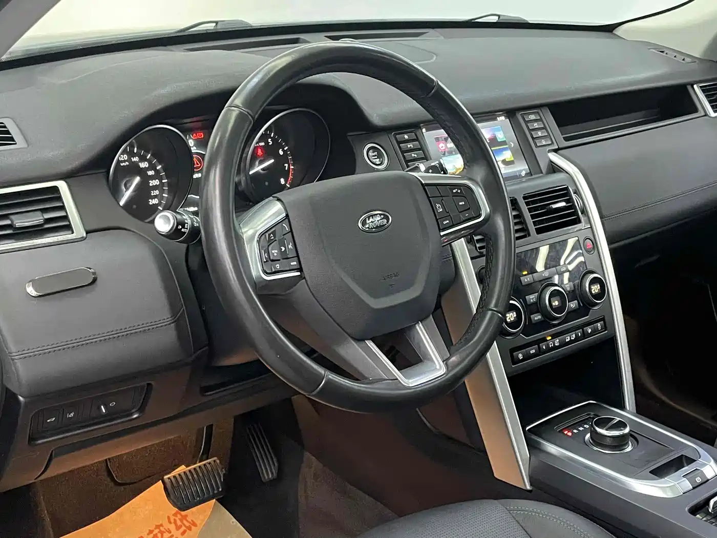 Land Rover Discovery Sport 2019 240PS SE Edition China V фото 8