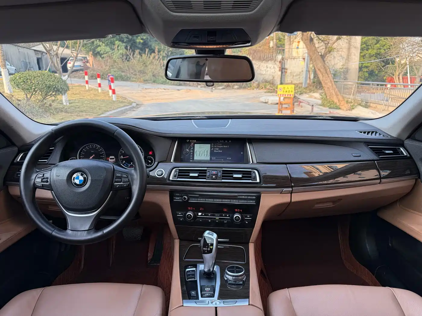 Photo 14 - BMW 7 Series