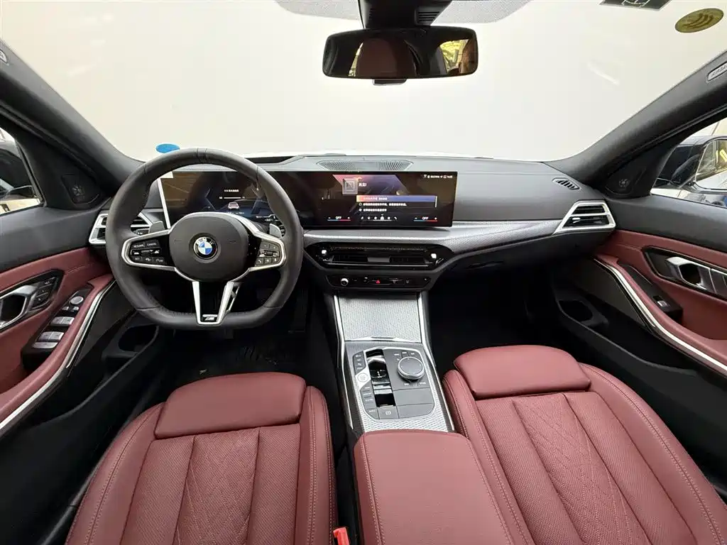 BMW 3 Series 2025 330i M Sport Night Edition фото 7