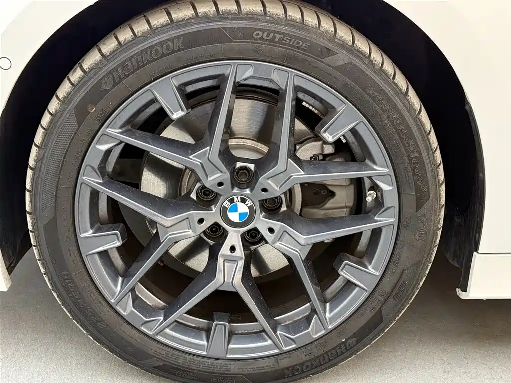 BMW 3 Series 2025 330i M Sport Night Edition фото 17