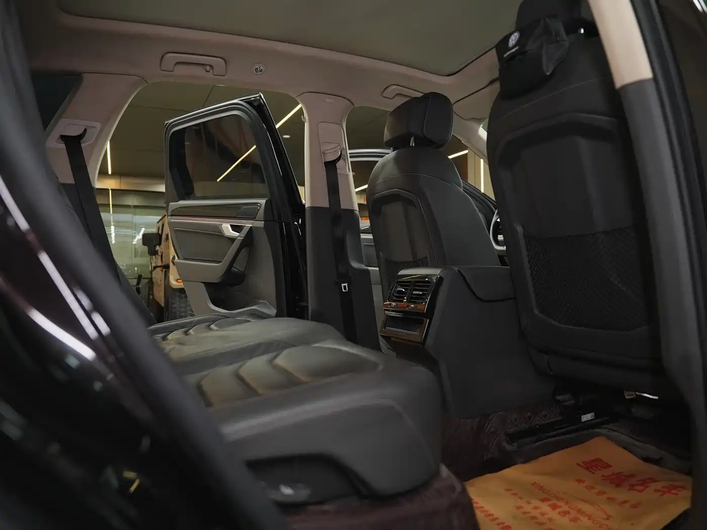 Volkswagen Touareg 2019 3.0TSI Sharp Edge Edition China VI фото 18