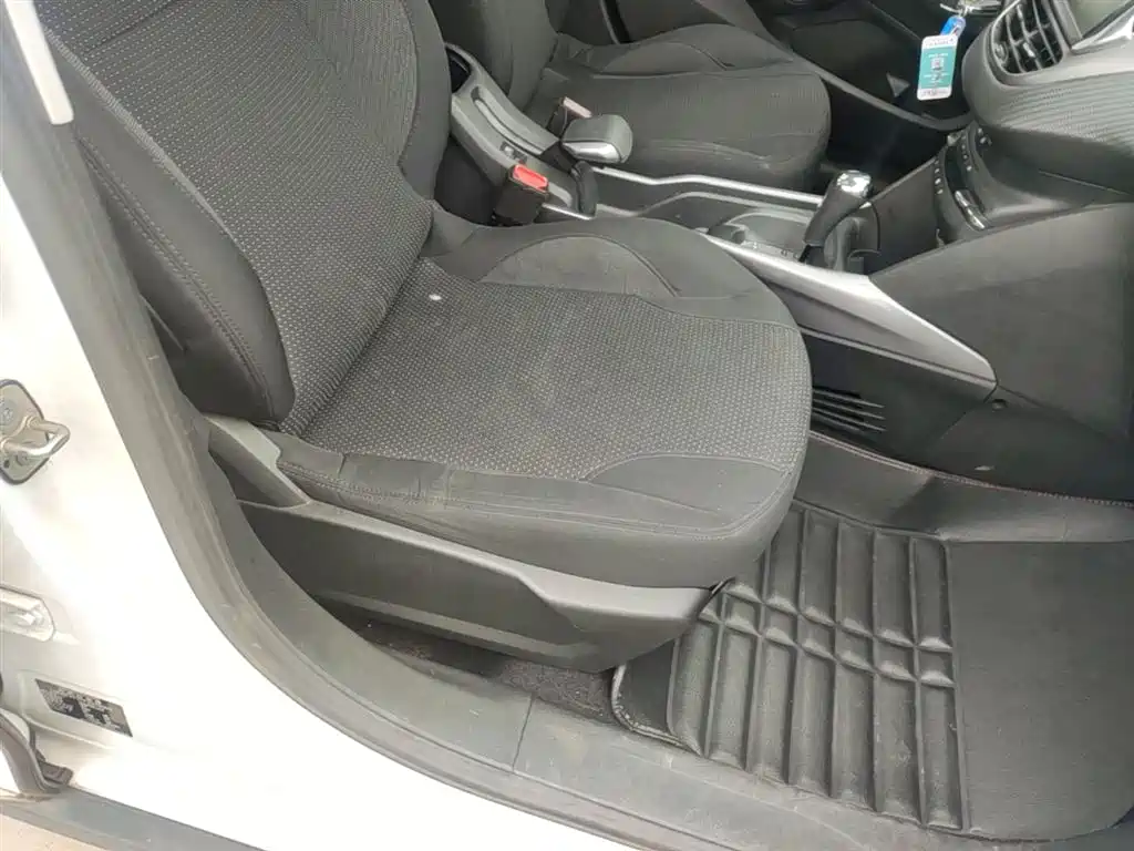 Peugeot 2008 2014 1.6L Automatic Fashion Edition фото 24