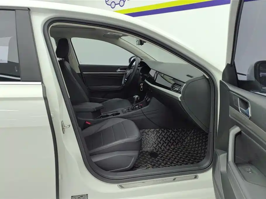 Volkswagen Lavida 2021 1.5L Auto Comfort Edition фото 8