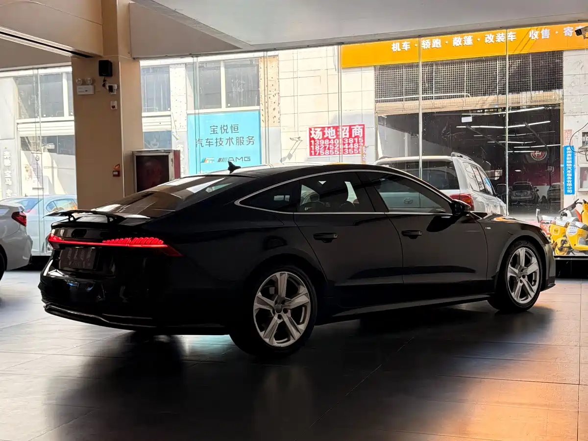 Фото 12 - Audi A7