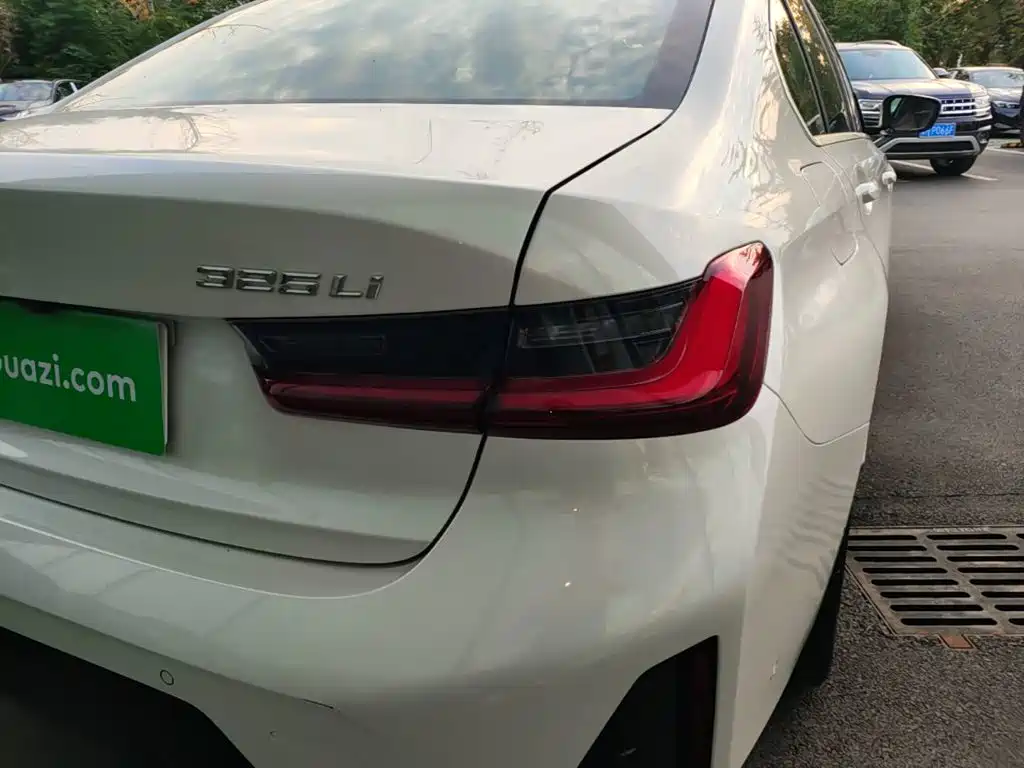 Photo 8 - BMW 3 Series