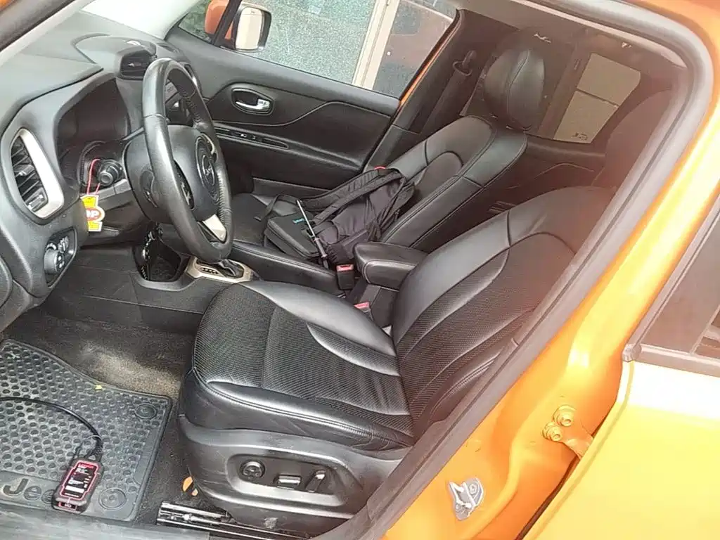 Photo 15 - Jeep Renegade