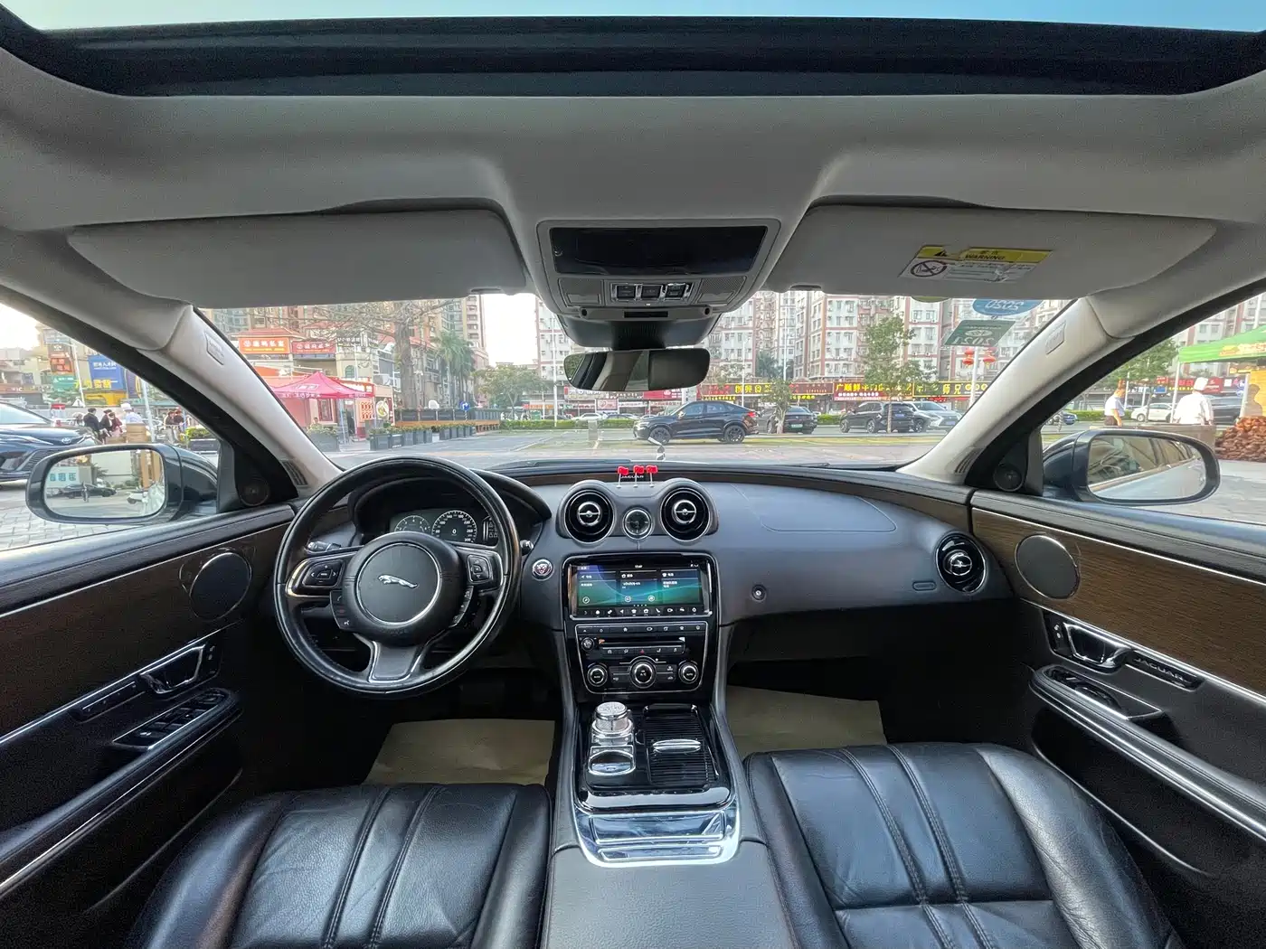 JAGUAR XJ