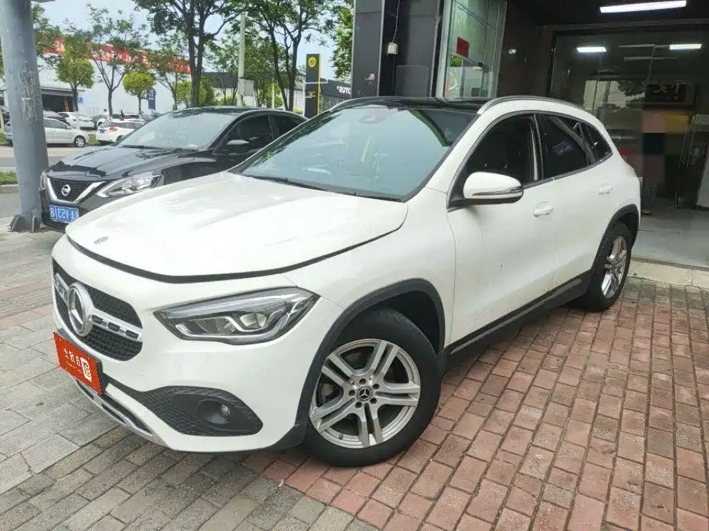 Фото 1 - Mercedes-Benz GLA